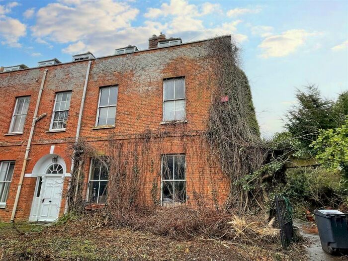 7 Bedroom Semi-Detached House For Sale In Rectory Road, Campton, Shefford, SG17