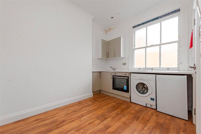 Apartment To Rent In Holloway Road, Islington, London, N7