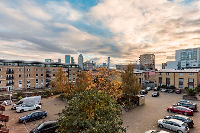 6 Bedroom Flat To Rent In Hawgood Street, London, E3