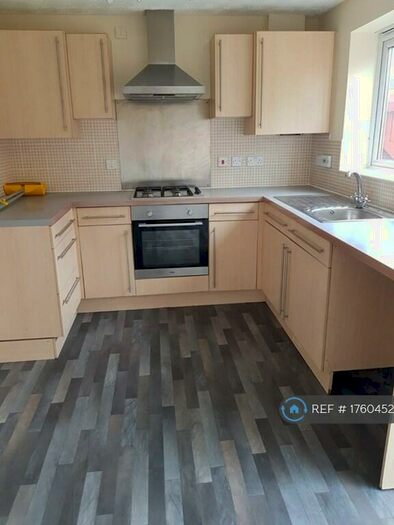 3 Bedroom Semi-Detached House To Rent In Oakshaw Close, Manchester, M9