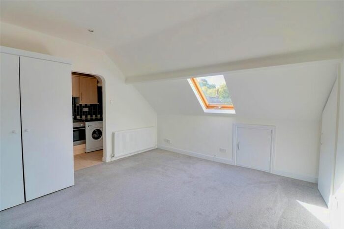 Studio To Rent In Foxley Lane, Purley, CR8