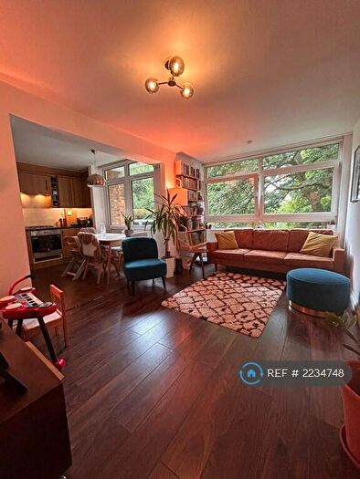 2 Bedroom Flat To Rent In Scoresdale, London, SE19