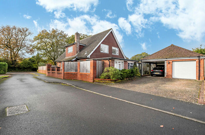 4 Bedroom Detached House For Sale In Thornybush Gardens, Medstead, Alton, Hampshire, GU34