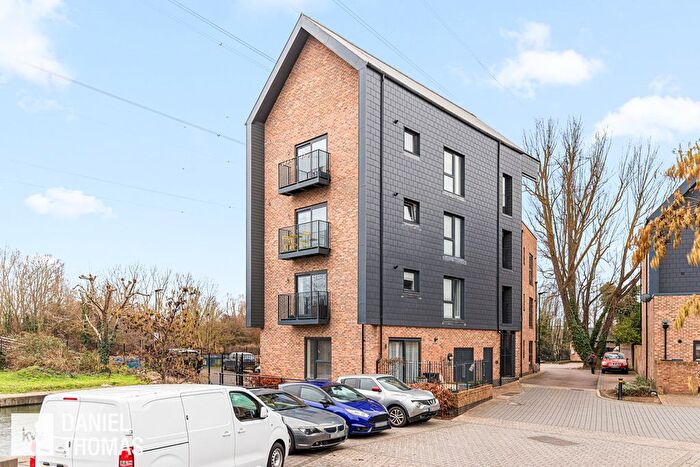 1 Bedroom Flat For Sale In Daniel Thomas | Quayside Court, Hazlemere Marina, Waltham Abbey, EN9