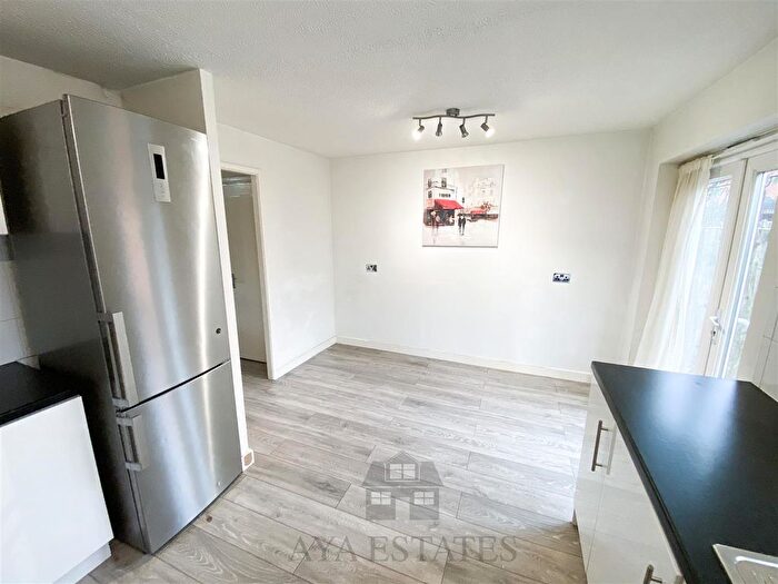 3 Bedroom End Of Terrace House For Sale In Mease Croft, Birmingham, B9