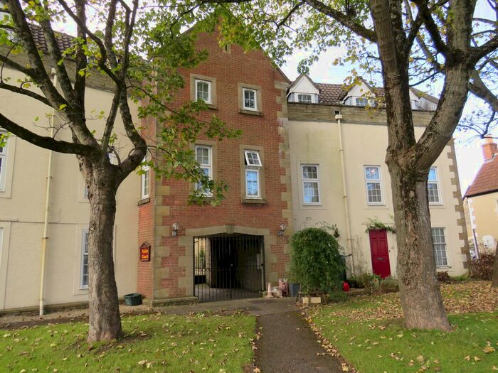 2 Bedroom Flat To Rent In Vallis Way, Frome, BA11