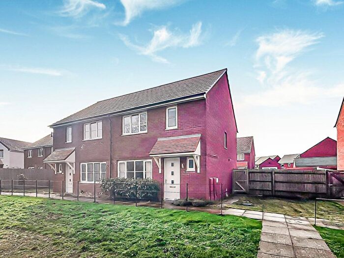 3 Bedroom Semi Detached House For Sale In Rowbotham Way, Great Oldbury, GL10