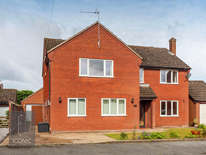 5 Bedroom Detached House For Sale In Maple Drive, Taverham, Norwich, NR8