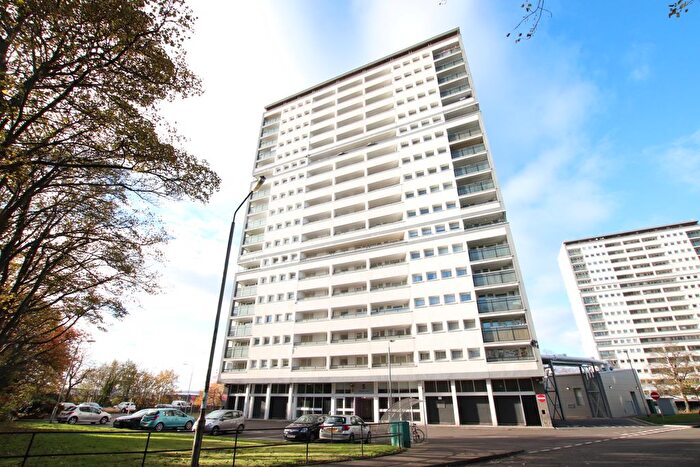 2 Bedroom Flat To Rent In Broomhill Lane, Broomhill, G11