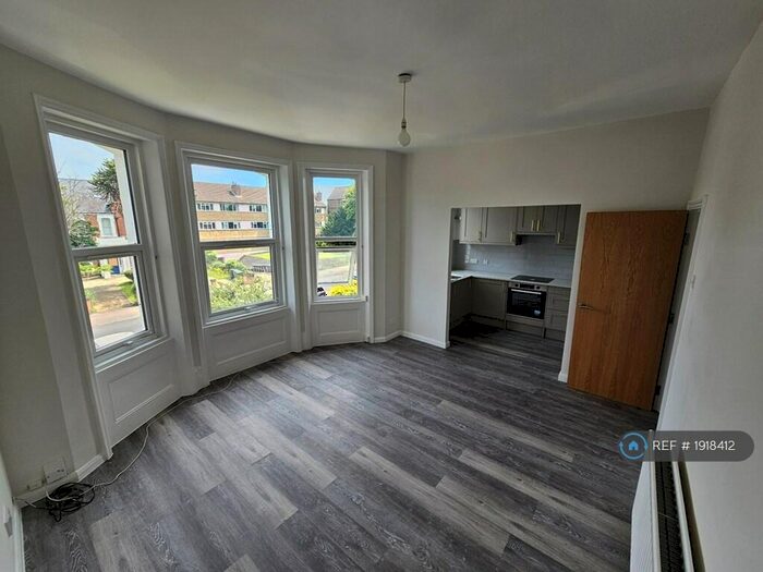 2 Bedroom Flat To Rent In Burnt Ash Hill, London, SE12