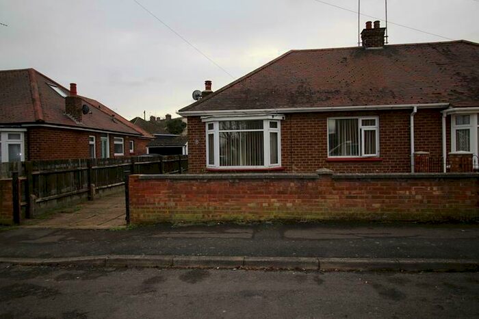2 Bedroom Bungalow To Rent In Gravely Street, Rushden, NN10
