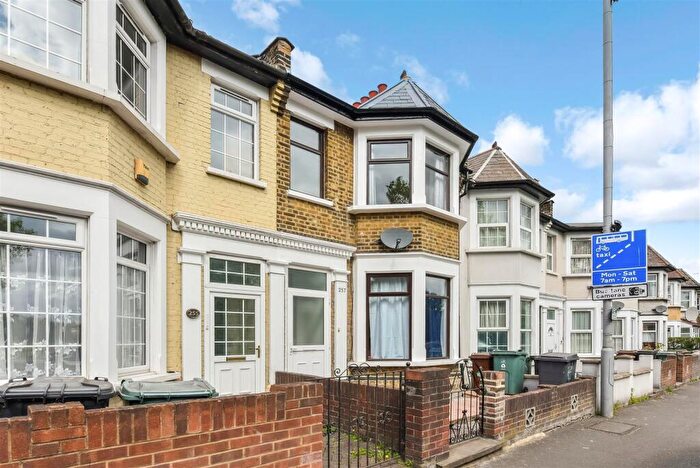 3 Bedroom House For Sale In Chingford Road, Walthamstow, E17