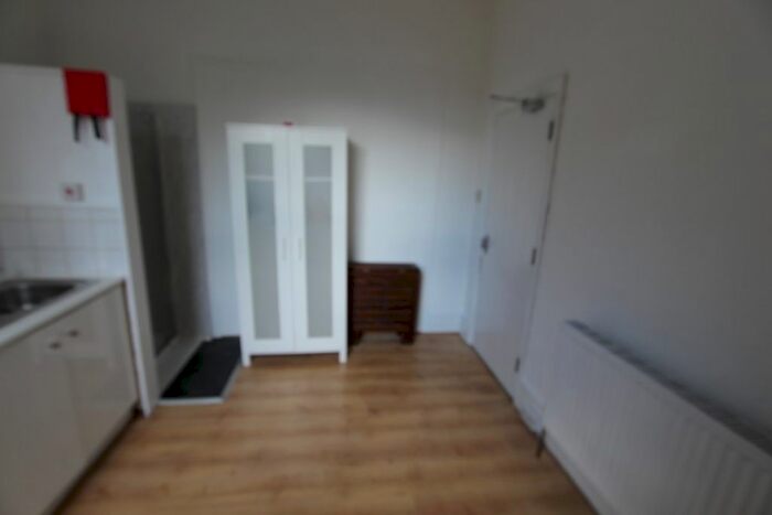 Studio To Rent In Elsden Road, London, N17