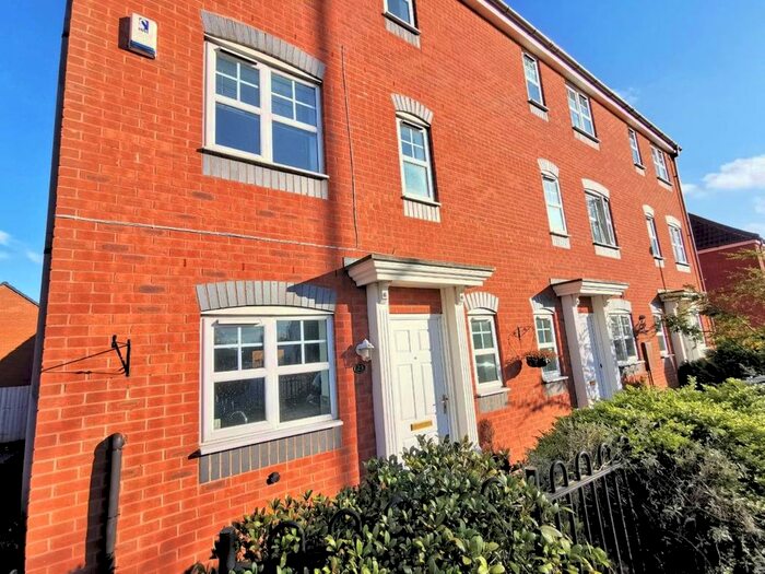 4 Bedroom Semi-Detached House To Rent In Jubilee Gardens, Erdington, Birmingham B23