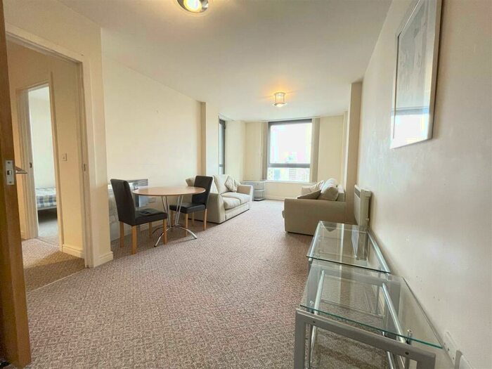 2 Bedroom Apartment To Rent In Centenary Plaza, Holliday Street, B1