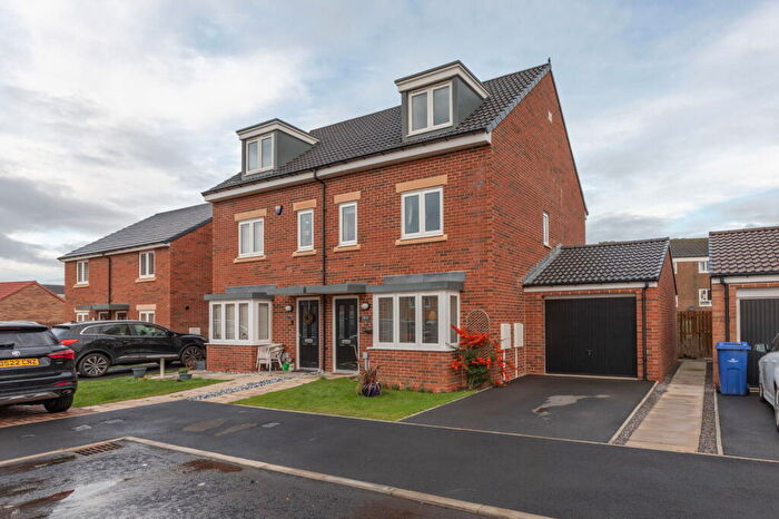 3 Bedroom Semi Detached House For Sale In Foxglove Court, West Meadows, Cramlington, ., NE23