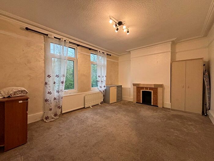 2 Bedroom Flat To Rent In Lambourne Road, IG7