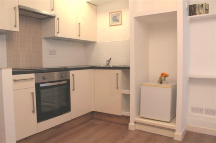 1 Bedroom Flat To Rent In High Street, Dover, CT16