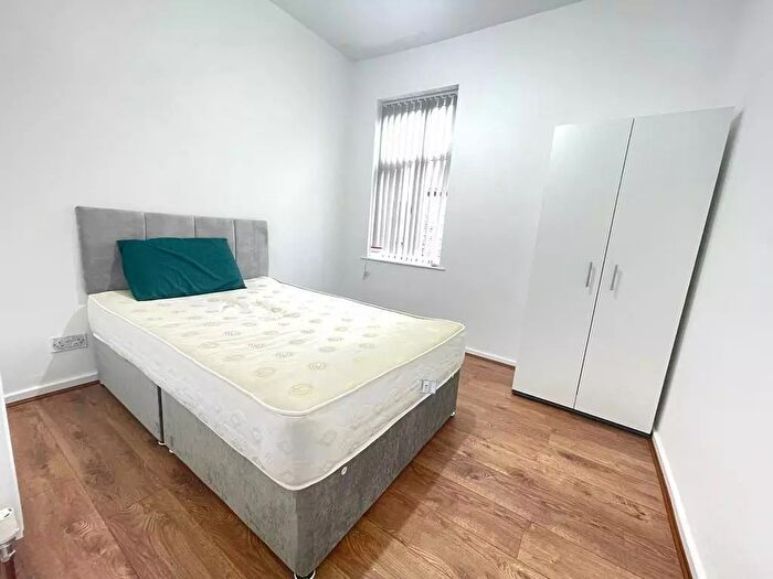 4 Bedroom Semi-Detached House To Rent In Liverpool Road, Manchester, M30