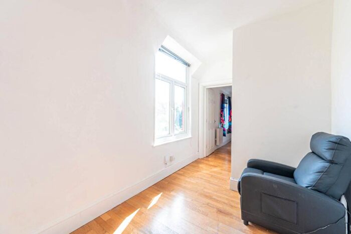 1 Bedroom Flat To Rent In Park Avenue, Willesden Green, London, NW2