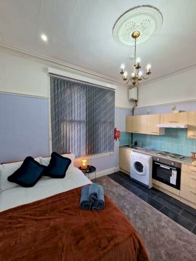 Studio To Rent In Meadow Road, Bedsit With Shared Shower, B17