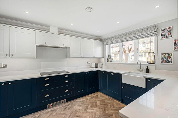 4 Bedroom Detached House For Sale In The Sandpipers, Gravesend, DA12