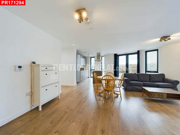 2 Bedroom Flat To Rent In Williamsburg Plaza, Blackwall, – Bedrooms Flat, E14