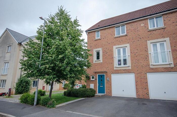 4 Bedroom Semi-Detached House For Sale In Newlands Lane, Lyde Green, Bristol, BS16