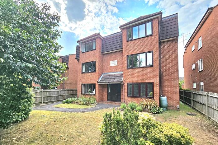2 Bedroom Flat For Sale In Park Road, Camberley, Surrey, GU15