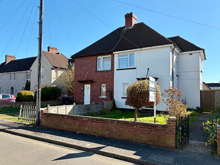 3 Bedroom Semi-Detached House For Sale In Coombs Close, Bedford, MK42