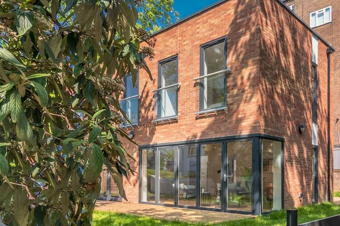 4 Bedroom Detached House For Sale In Barrow Road, Streatham, London, SW16