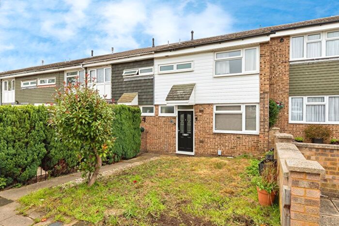 3 Bedroom Terraced House For Sale In Friars Walk, Sandy, SG19