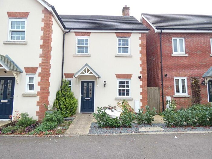 3 Bedroom House To Rent In Tranquada Close, Clapham, MK41