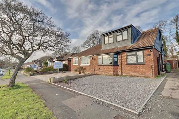 4 Bedroom Semi Detached Bungalow For Sale In Oak Road, Fareham, PO15