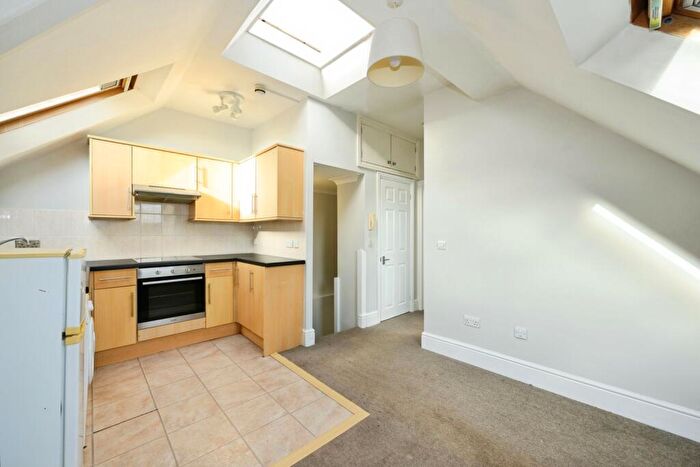 1 Bedroom Flat For Sale In Grovehill Road, Redhill, Surrey, RH1