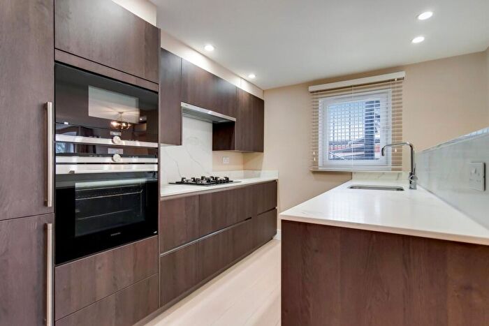 2 Bedroom Flat To Rent In Hampstead Heights Fitzjohns Avenue London, NW3