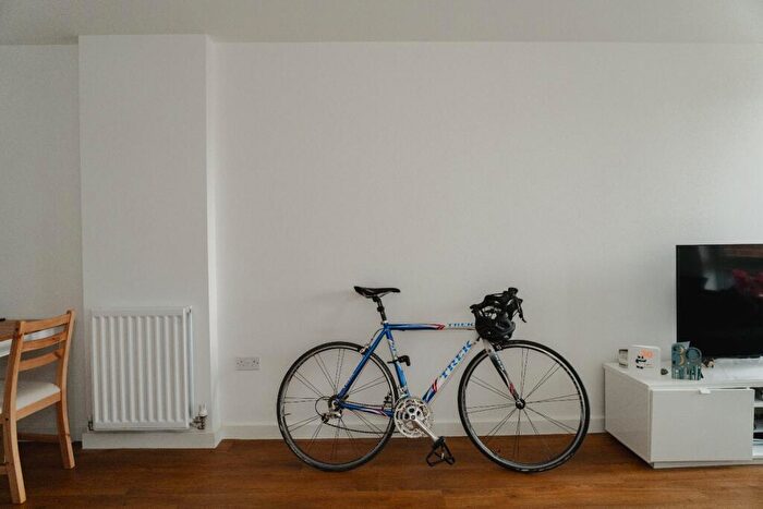 1 Bedroom Flat To Rent In Marketfield Way, Redhill, RH1