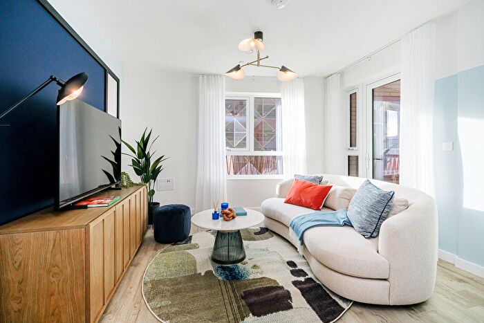 1 Bedroom Flat For Sale In Printmakers Yard, High Street, Hounslow, TW8