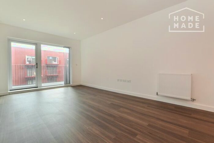 1 Bedroom Flat To Rent In Trinity Walk, Woolwich, SE18