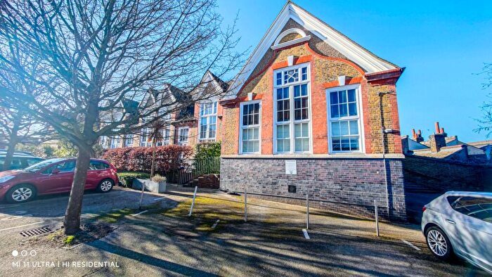 3 Bedroom Apartment For Sale In Schoolhouse Yard, Bloomfield Road, London, Greater London, SE18