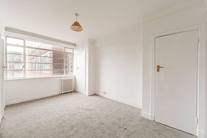 Studio To Rent In Balham High Road, Balham, London, SW17