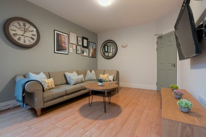 6 Bedroom Terraced House To Rent In Rothesay Avenue, Nottingham, NG7