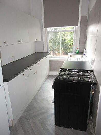 2 Bedroom Flat To Rent In Cazenove Road, London, N16