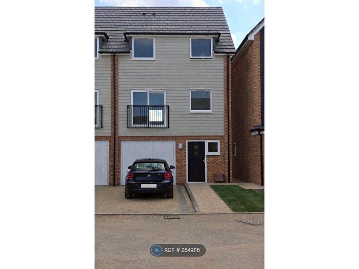 3 Bedroom End Terrace House To Rent In Sartoria Close, West Thurrock, RM20