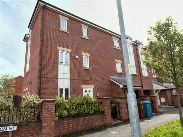 4 Bedroom Town House To Rent In Drayton St, Hulme, Manchester, M15
