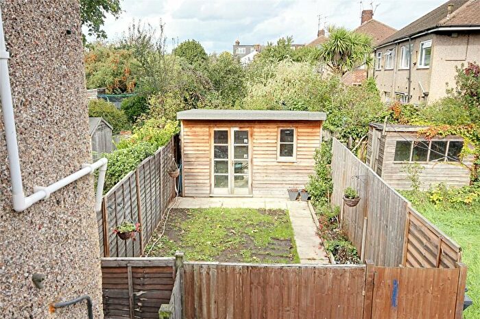 2 Bedroom Flat To Rent In Gordon Road, Enfield, EN2