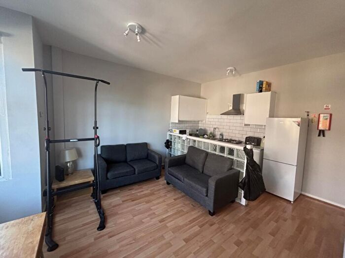 3 Bedroom House To Rent In Lumley Walk, Leeds, LS4