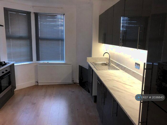 4 Bedroom Terraced House To Rent In Swindon, Swindon, SN1