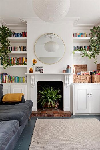 3 Bedroom Terraced House For Sale In Springfield Road, Walthamstow, E17