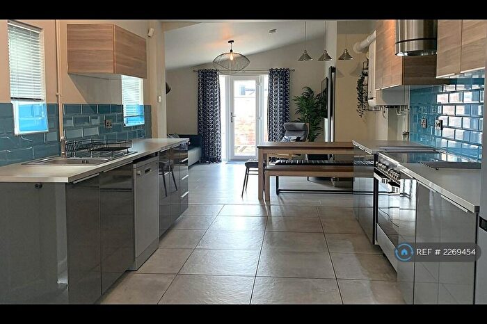 6 Bedroom Semi-Detached House To Rent In North Road, West Bridgford, Nottingham, NG2